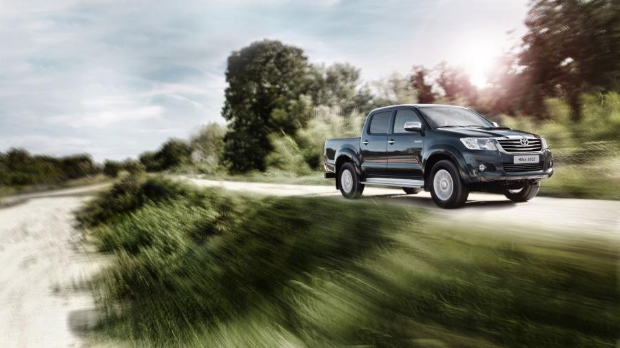  Toyota Hilux 2012 года  (фото 33 из 38)